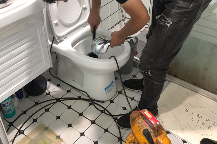 东英镇疏通下水道